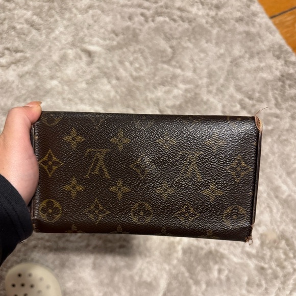 Louis Vuitton Monogram Wallet - Picture 11 of 12